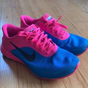 Nike lunarlon shoes.